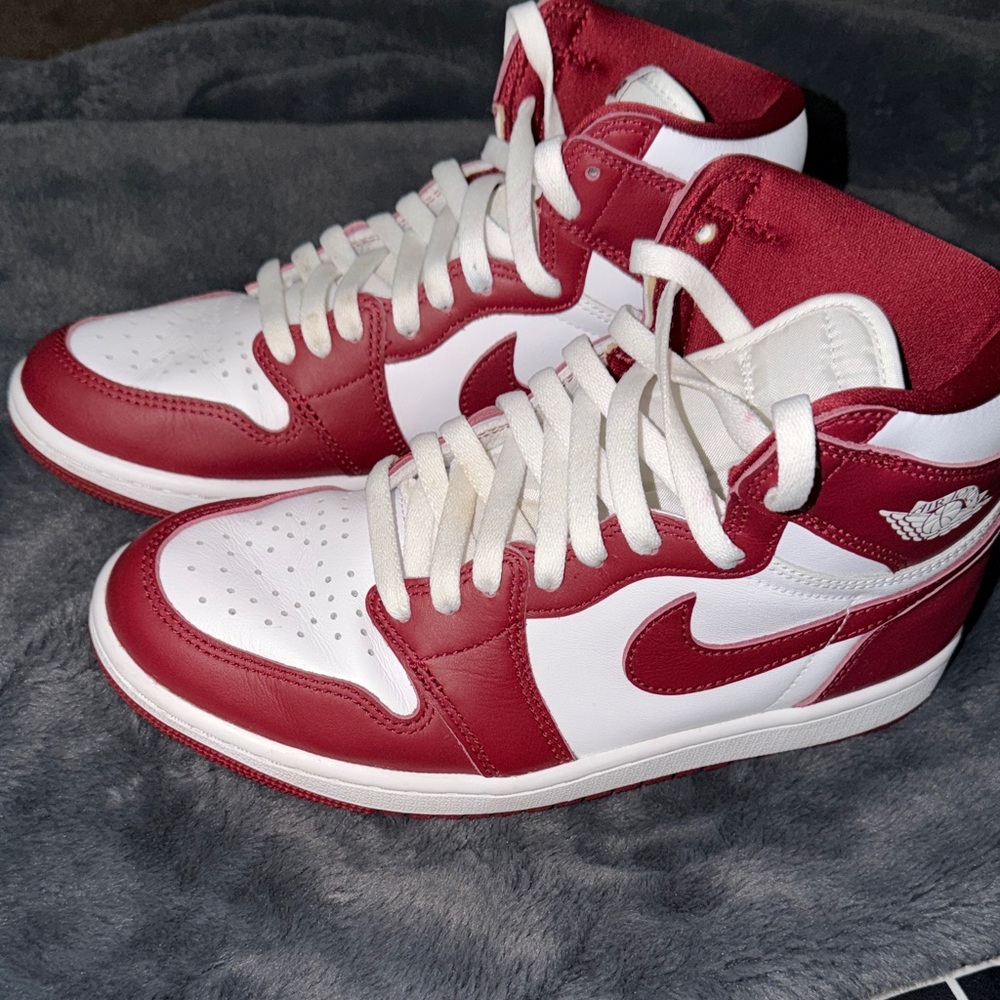 Nike Air Jordan Retro 1 High-Top - Picture 3 of 7